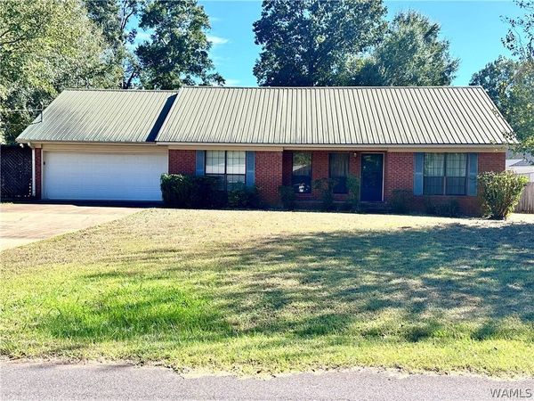 111 Burke Drive, Moundville, AL 35474