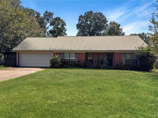 111 Burke Drive, Moundville, AL 35474