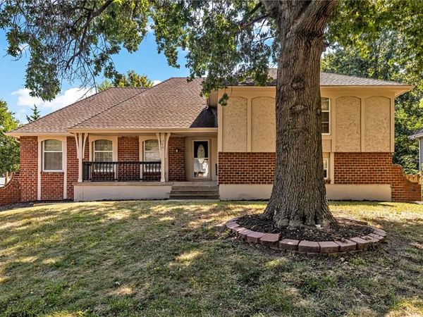 200 NE Locust Drive, Blue Springs, MO 64014