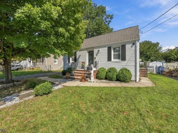 212 Stephenson Ave, Middlesex, NJ 08846