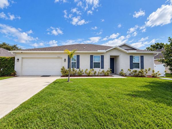 1025 SW SARTO Lane, Port St. Lucie, FL 34953
