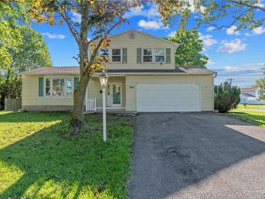 5001 Driftwood Drive, Liverpool, NY 13088