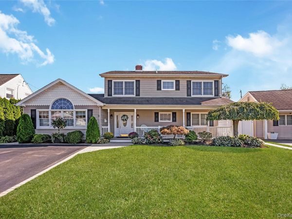 42 Grey Lane, Levittown, NY 11756