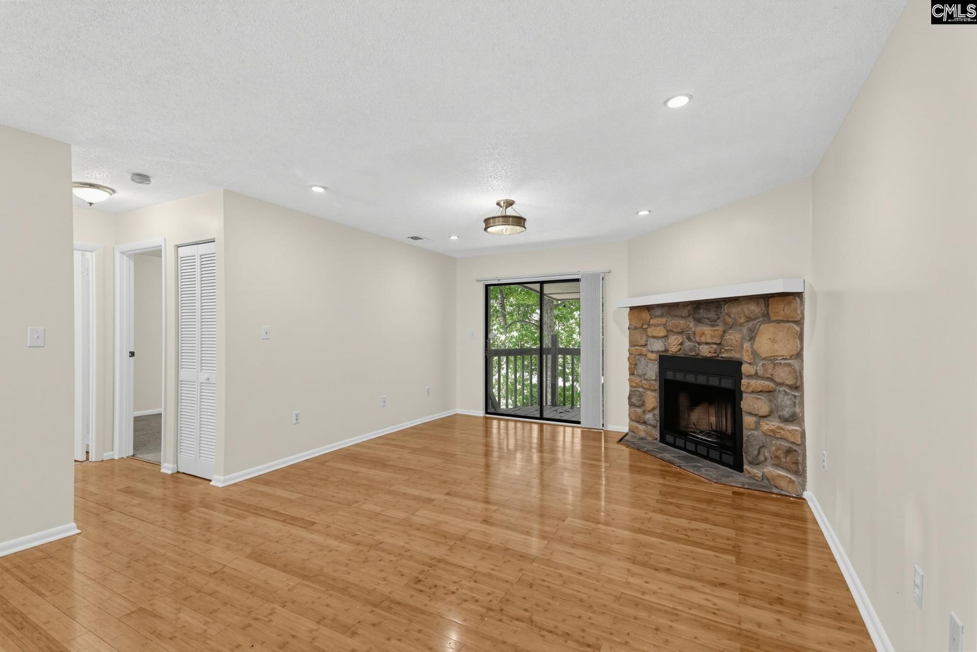 405 Harbison Boulevard  Photo 4