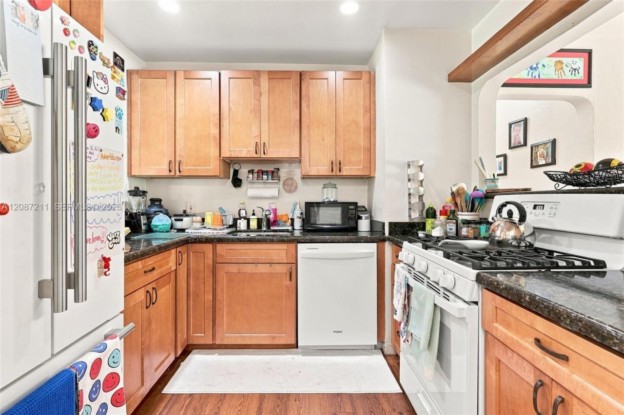 1055 NE 121st St, Unit 1055, North Miami, FL 33161 Photo