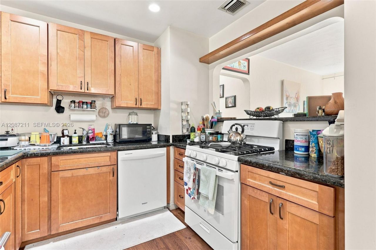 1055 NE 121st St, Unit 1055, North Miami, FL 33161 Photo