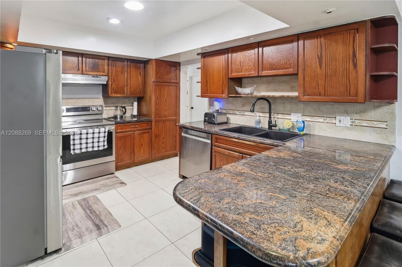 10650 NW 42nd Dr, Coral Springs, FL 33065 Photo