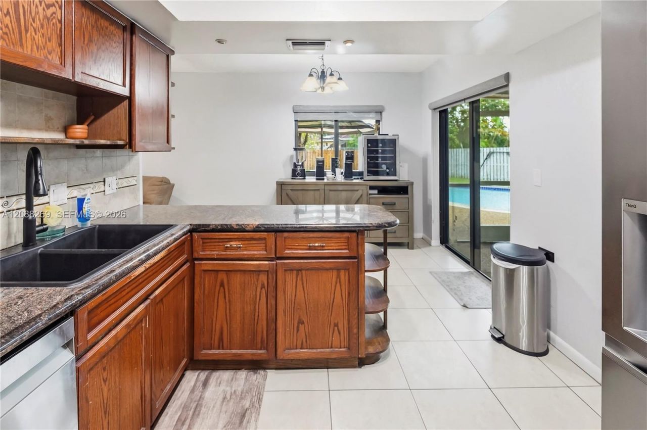 10650 NW 42nd Dr, Coral Springs, FL 33065 Photo