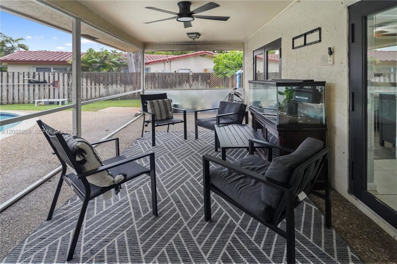 10650 NW 42nd Dr, Coral Springs, FL 33065 Photo