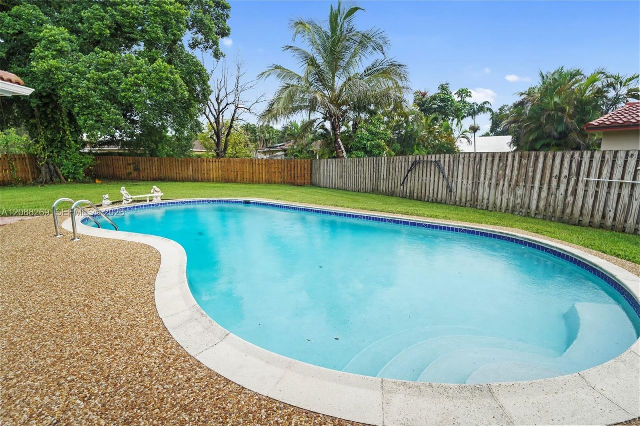 10650 NW 42nd Dr, Coral Springs, FL 33065 Photo