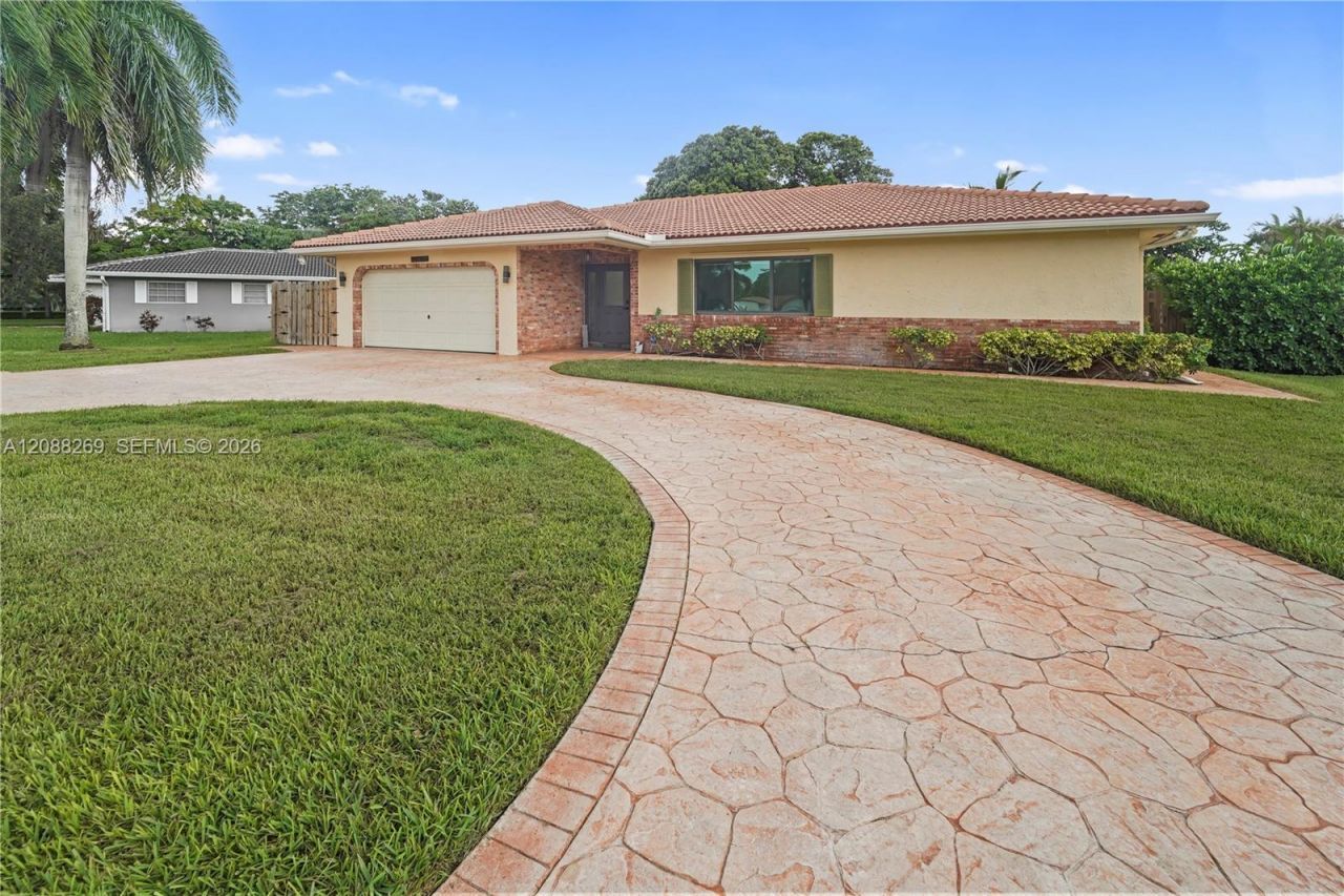 10650 NW 42nd Dr, Coral Springs, FL 33065 Photo