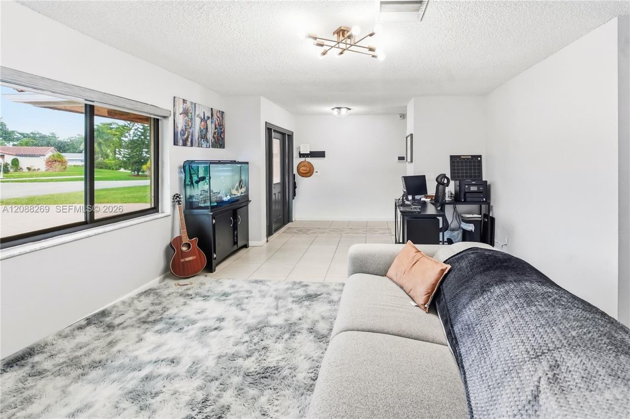 10650 NW 42nd Dr, Coral Springs, FL 33065 Photo