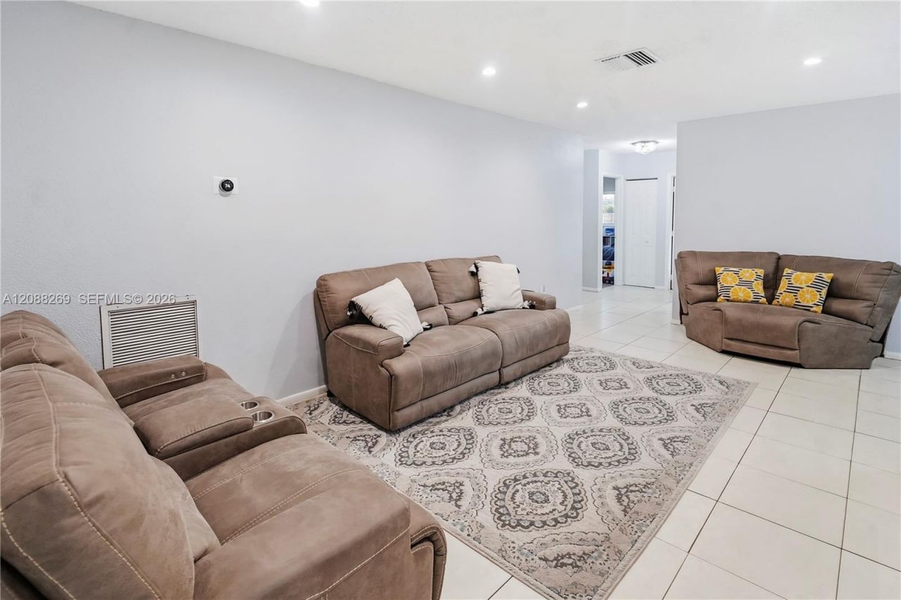 10650 NW 42nd Dr, Coral Springs, FL 33065 Photo