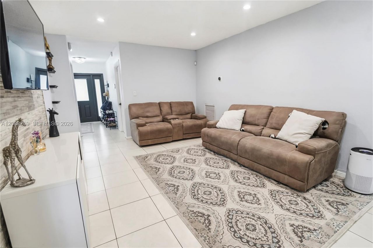 10650 NW 42nd Dr, Coral Springs, FL 33065 Photo