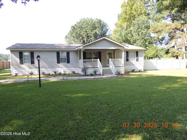 2158 Nc 111 , Chinquapin, NC 28521