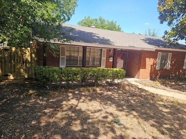 2501 White Oak Lane, Arlington, TX 76012