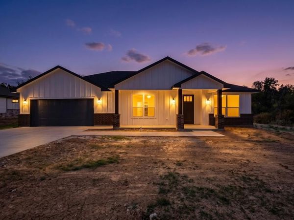 203 W Mansfield Avenue, Kennedale, TX 76060