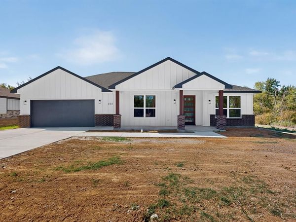 203 W Mansfield Avenue, Kennedale, TX 76060