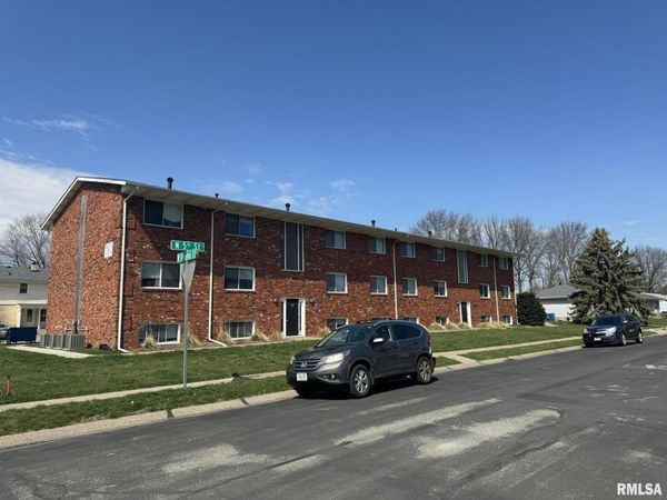 400 N 5TH Street , Unit 6, Eldridge, IA 52748