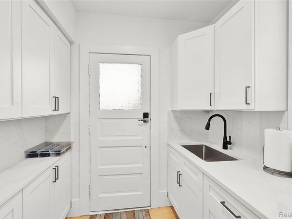 1032 Vaughn Street, Ann Arbor, Mi 48104