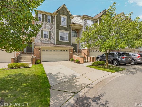 19 Lyons Court, Unit 42, Dearborn, Mi 48126