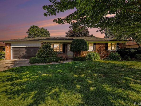 37158 Almont Drive W, Sterling Heights, Mi 48310