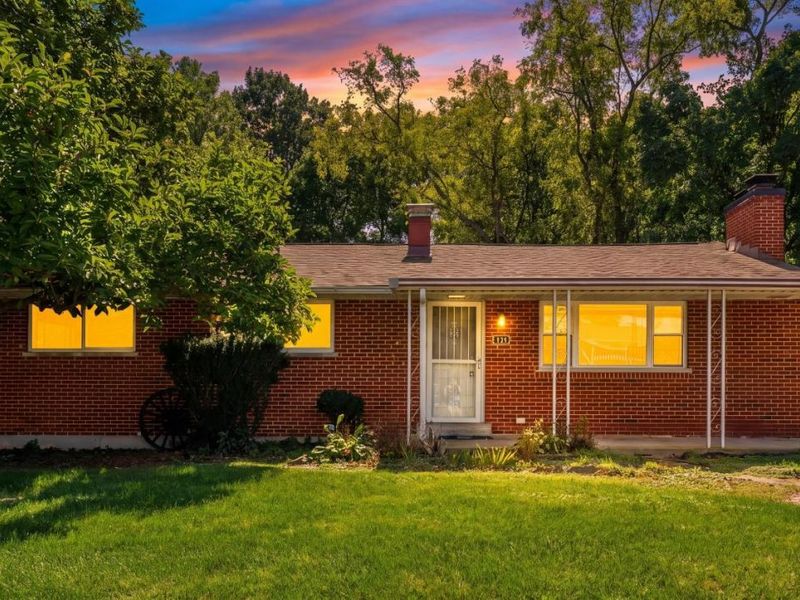 712 Peach Orchard Drive, West Carrollton, OH 45449 Photo 2