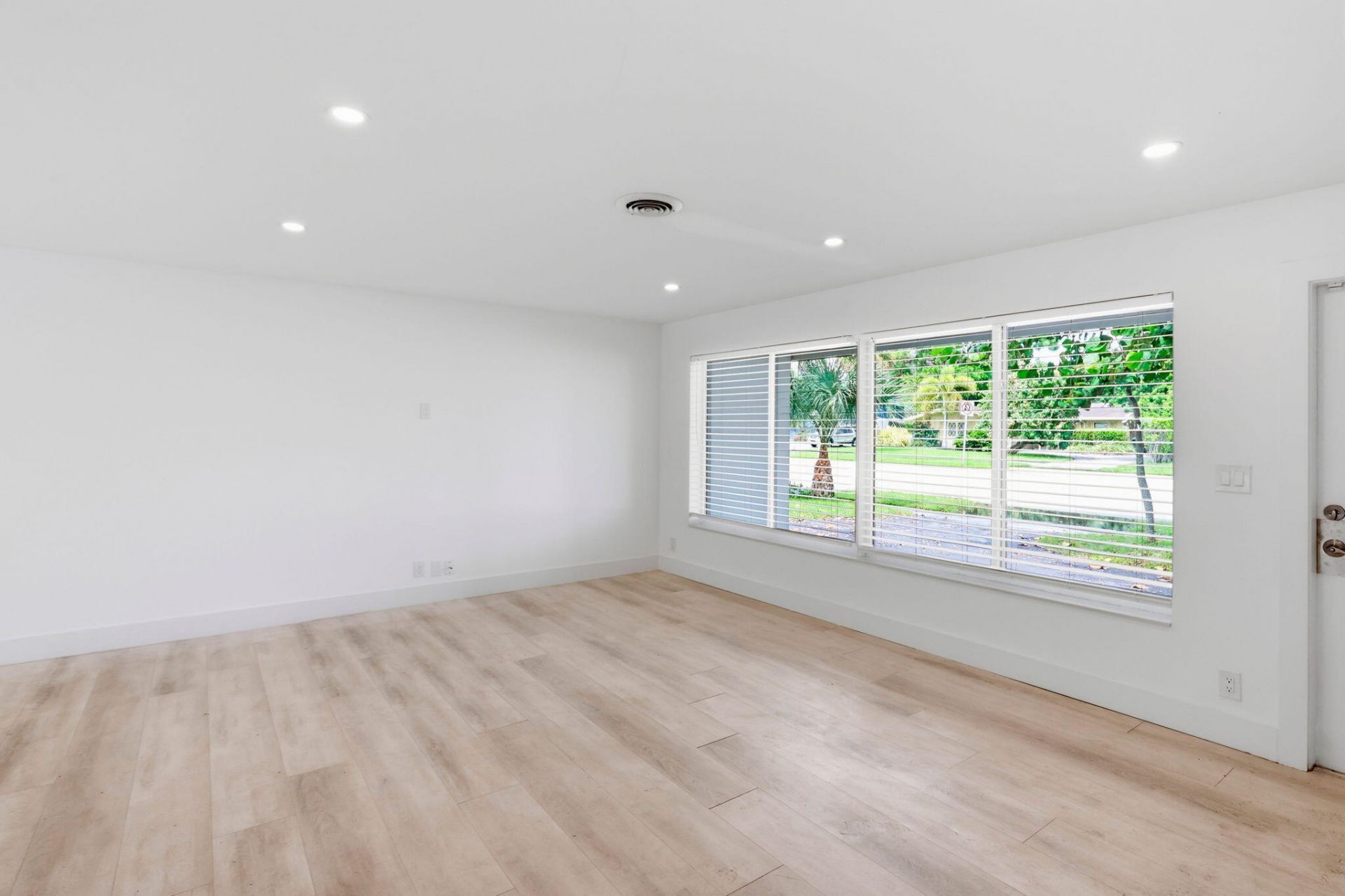 998 W Camino Real, Boca Raton, FL 33486 Photo