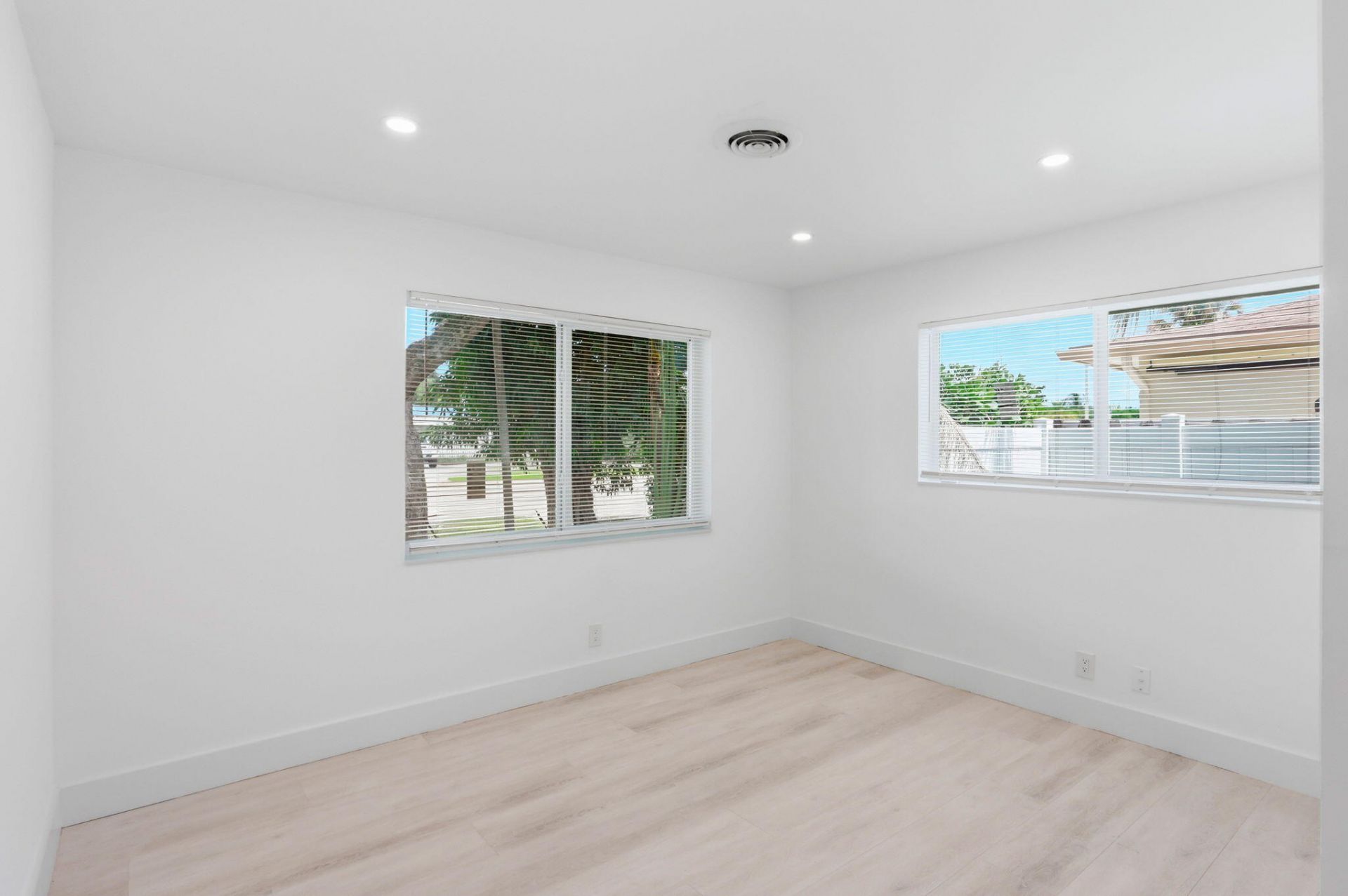 998 W Camino Real, Boca Raton, FL 33486 Photo