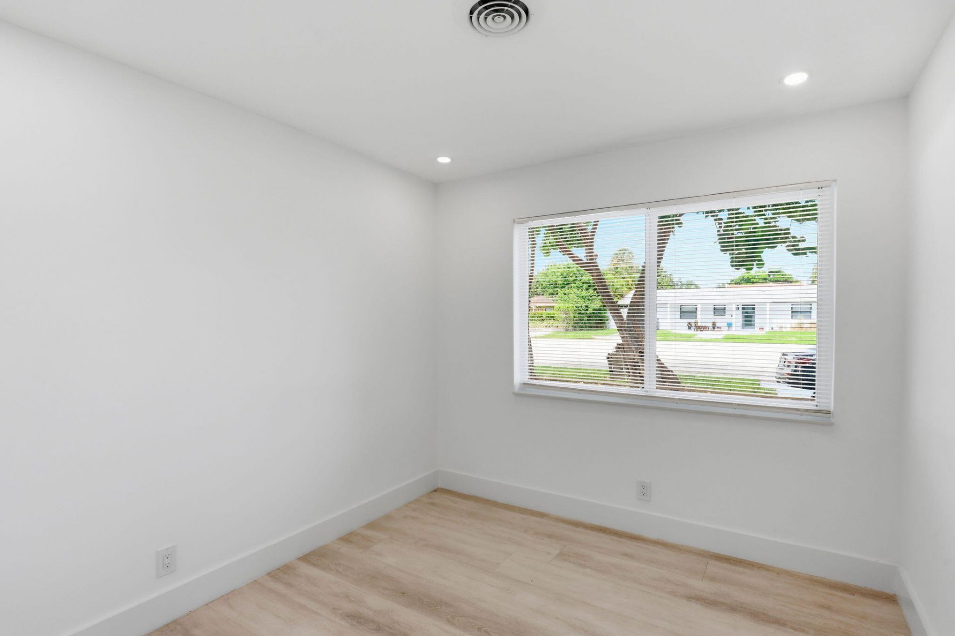 998 W Camino Real, Boca Raton, FL 33486 Photo