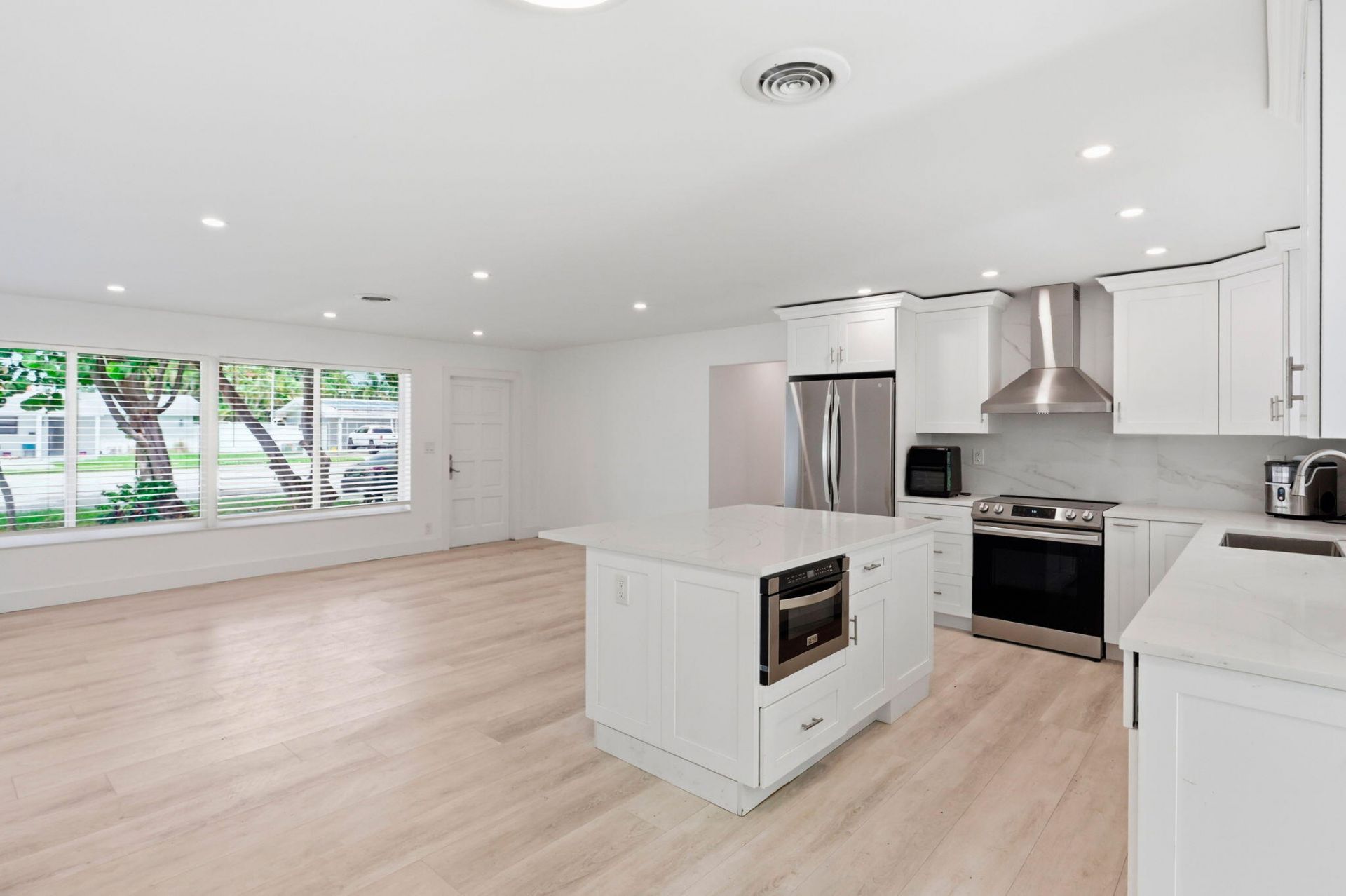 998 W Camino Real, Boca Raton, FL 33486 Photo