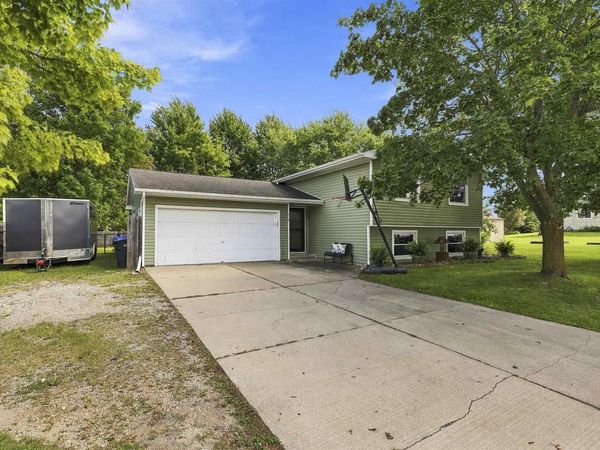 510 S MAPLE STREET, Black Creek, WI 54106