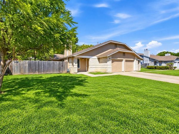 904/906 HYRIDGE ST, Round Rock, TX 78664