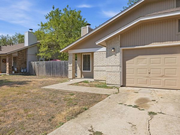904/906 HYRIDGE ST, Round Rock, TX 78664