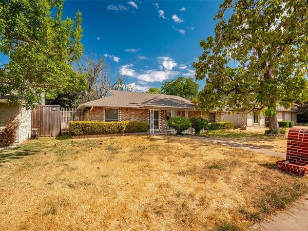 3131 Lockmoor Lane , Dallas, TX 75220