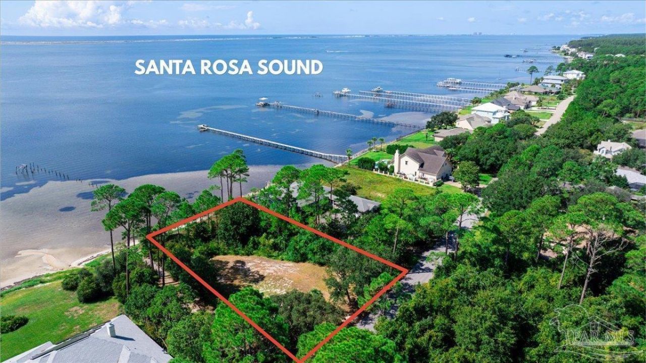 6811 Tidewater Dr, Navarre, FL 32566 Main Photo