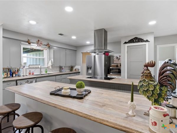 1115 County Road 2102, Lometa, TX 76853