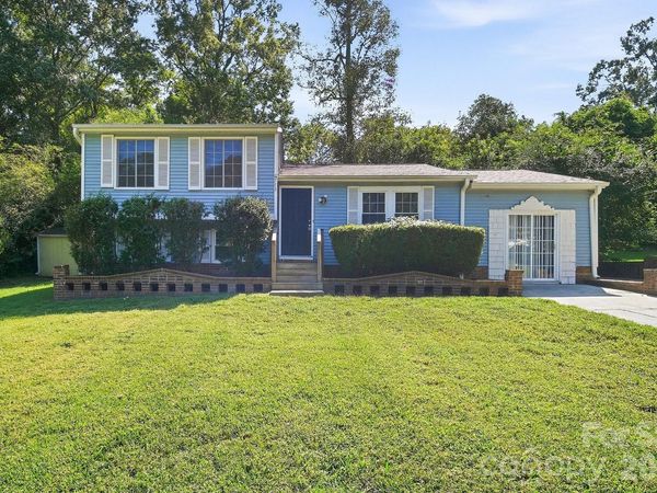 6713 Rocklake Drive, Charlotte, NC 28214