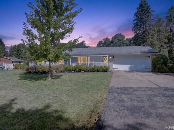 1910 Alton Circle, Commerce Township, Mi 48390