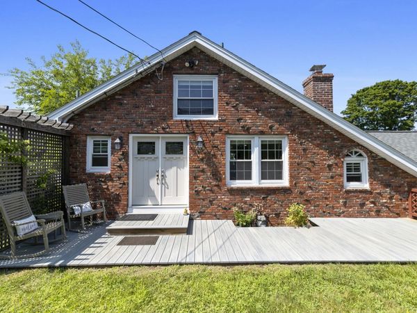 6r Fairview Ave, Swampscott, MA 01907