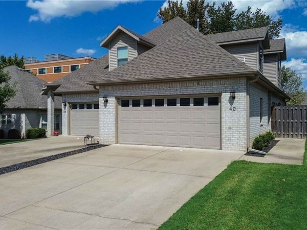 40 E Cydnee Street, Fayetteville, AR 72703