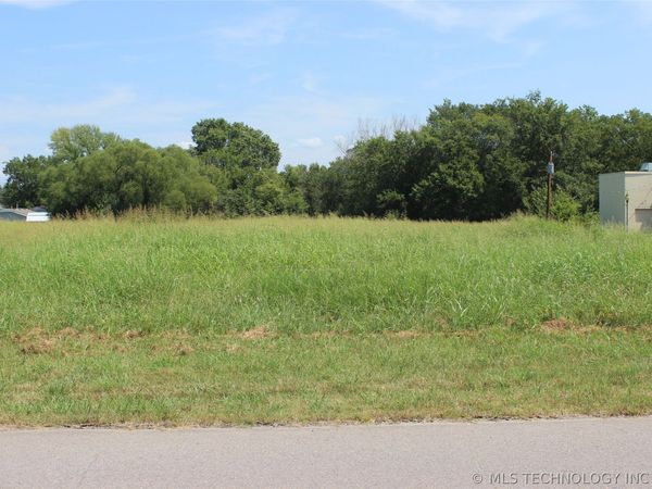 S GRANT Avenue, Wagoner, OK 74467