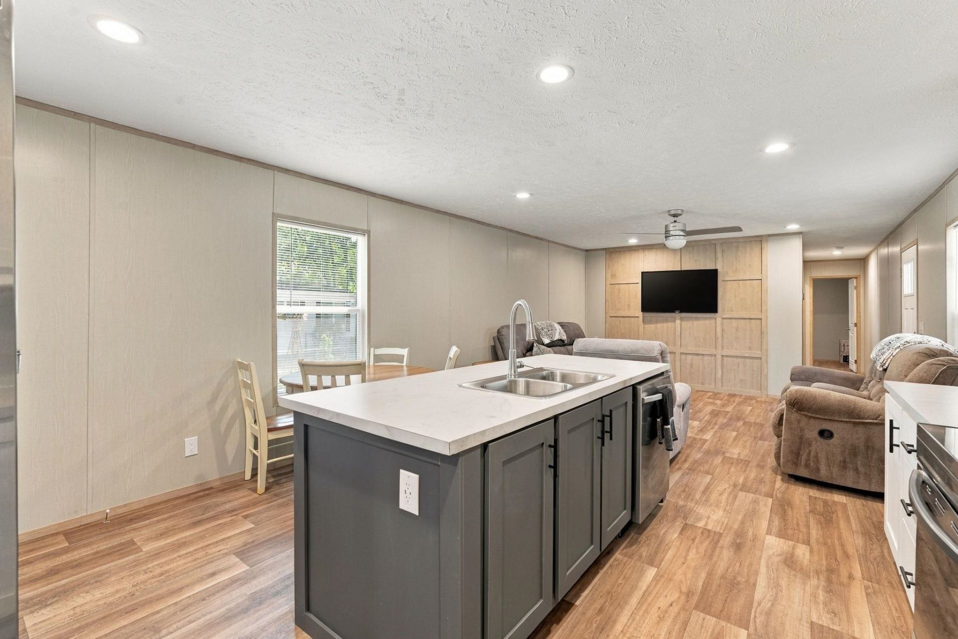 565 Summer Dr. Photo 25
