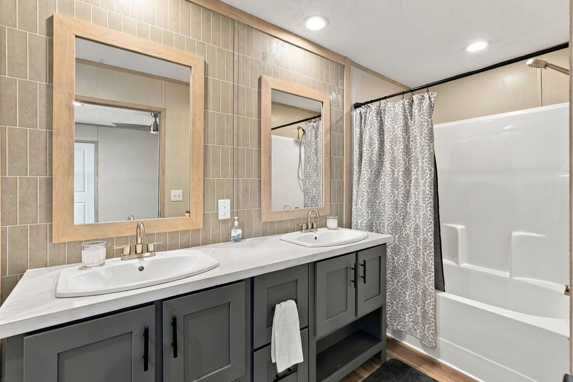565 Summer Dr. Photo 30