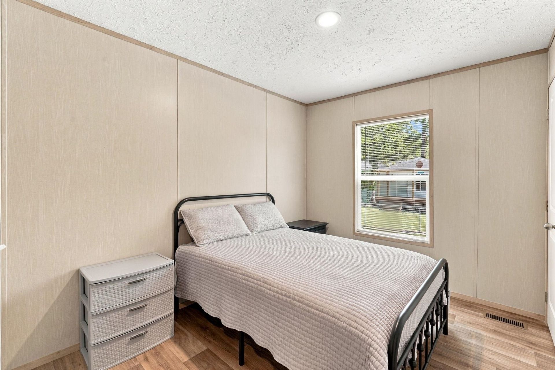 565 Summer Dr. Photo 33