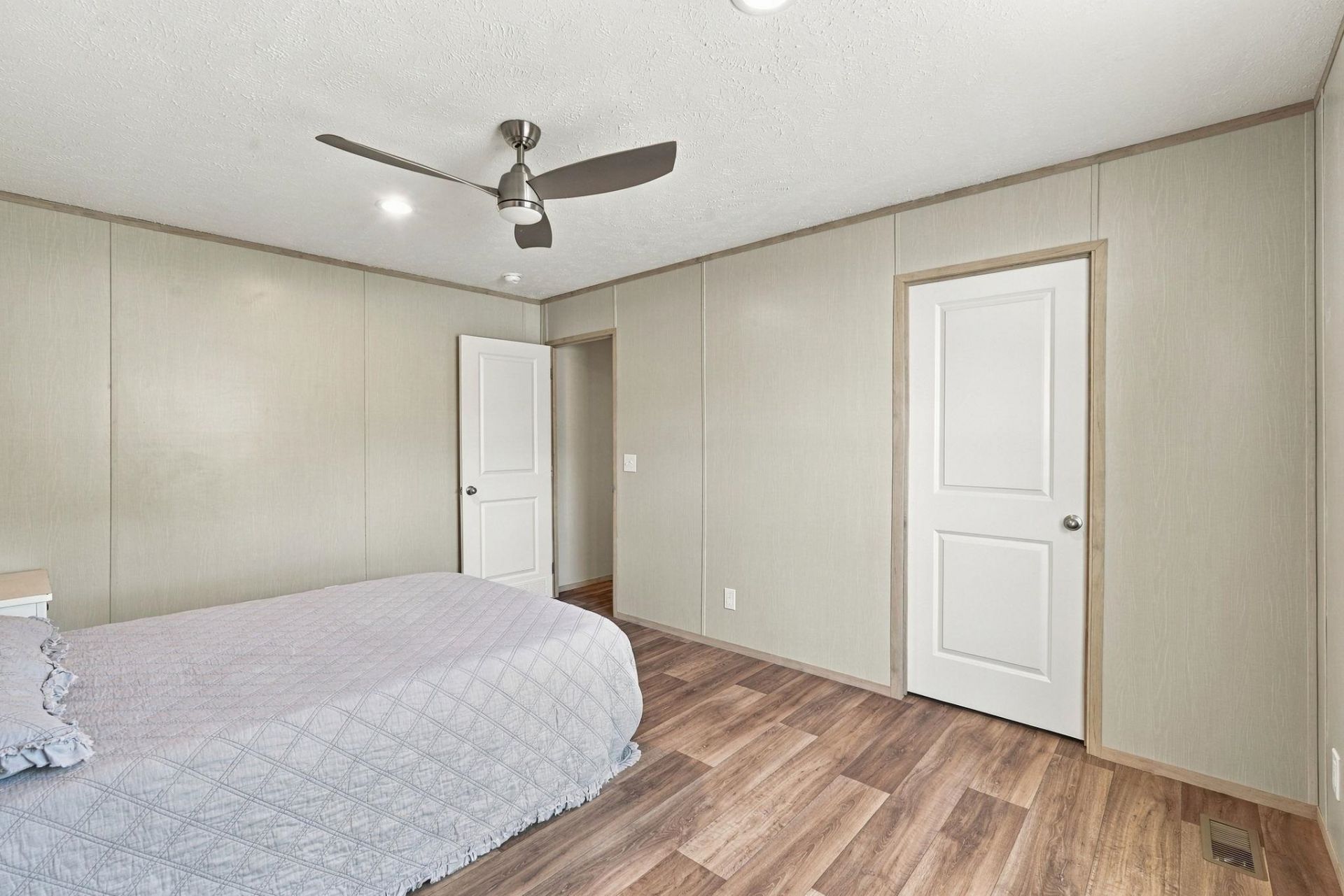 565 Summer Dr. Photo 36