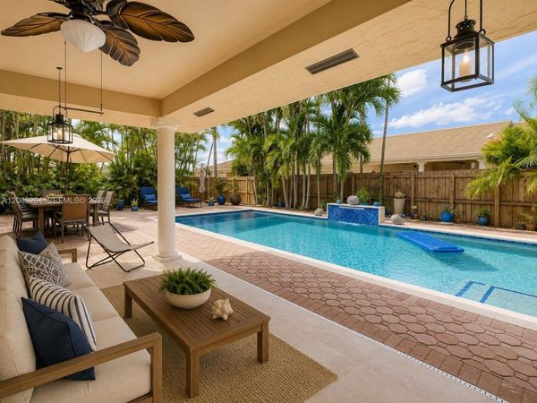 15721 SW 44th Ter, Miami, FL 33185