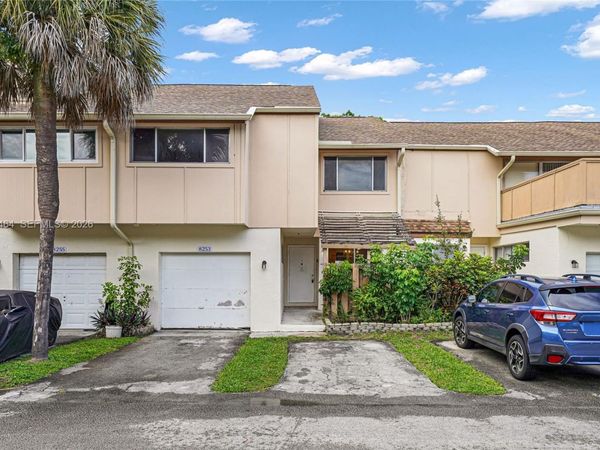 8253 NW 9th Ct, Unit 2, Plantation, FL 33324