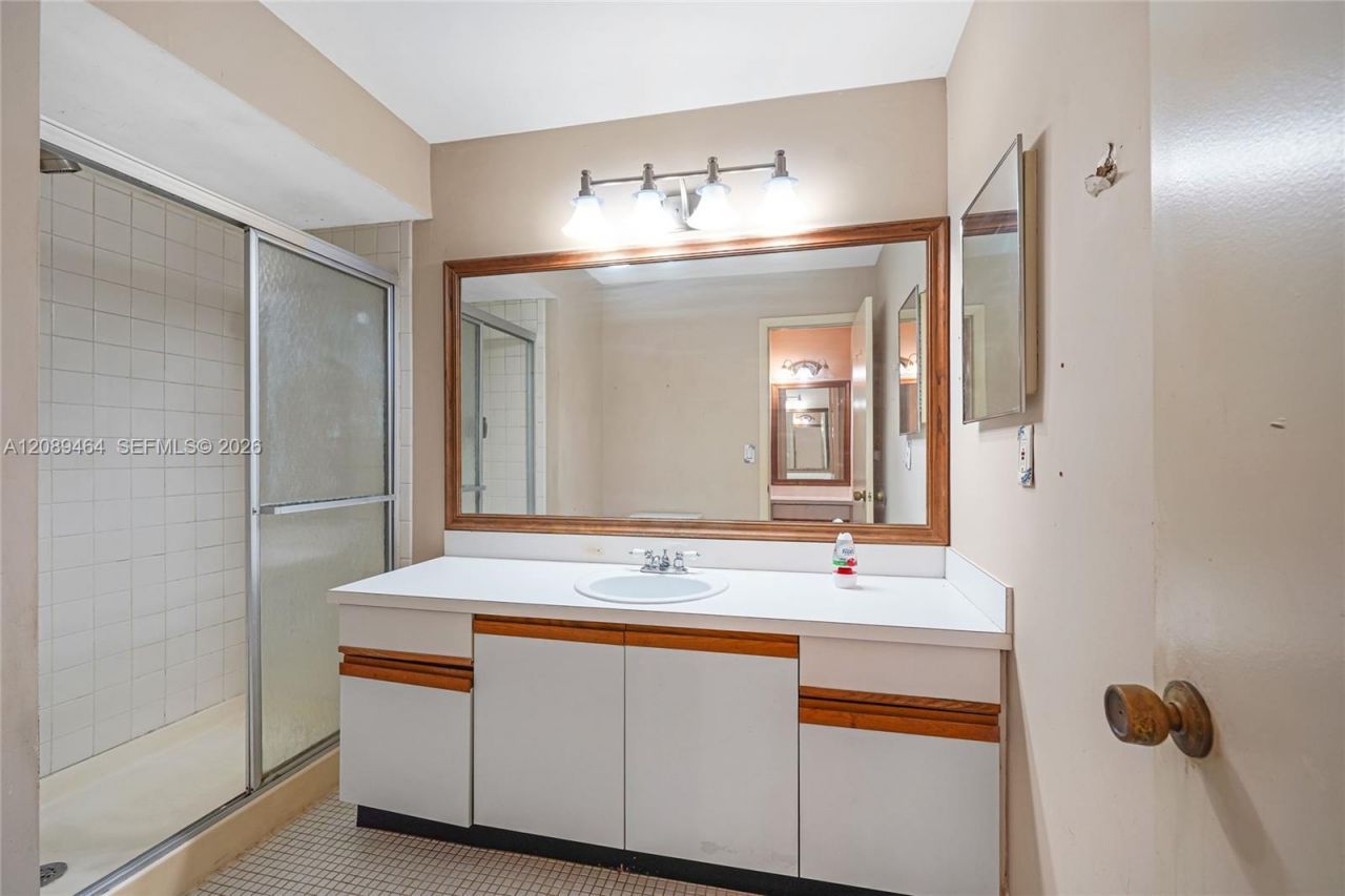 8253 NW 9th Ct, Unit 2, Plantation, FL 33324 Photo