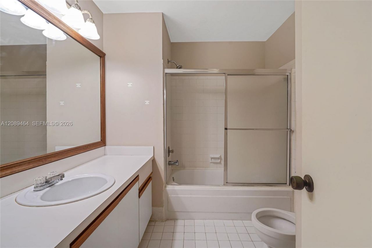 8253 NW 9th Ct, Unit 2, Plantation, FL 33324 Photo
